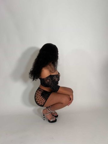 Bakersfield CA Female Escort — cash pay, discreet companionship, FaceTime/DUO verify - 1