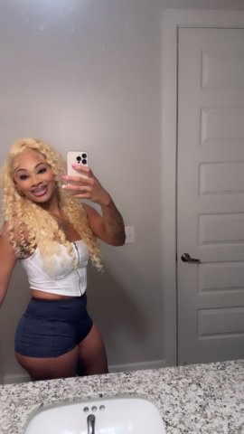 Incall in Miami — Peaches, slim petite domme energy - 1