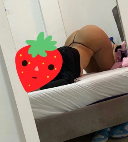 Latina caliente en tu zona — disponible con video llamada obligatoria - 1