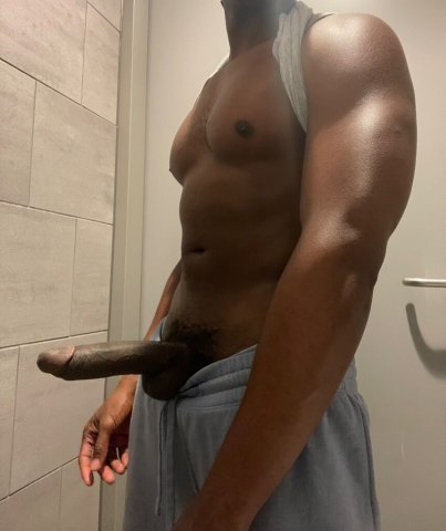 Jay — New here, discreet Raleigh-Durham male escort (in/out calls) - 1