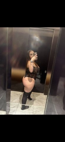 Portland, Oregon Thick Wet Curvy Babe — Cum See Me for a Fun Night - 1