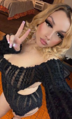 Latina Escort in San Fernando Valley — Emerald Gaze, 36D bust, fetish friendly - 1