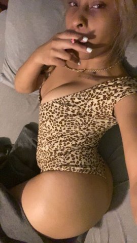 Wheeling, West Virginia Female Escort — pretty face and strong energy - 1