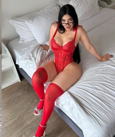 Vera (25) — Discreet Female Escort for Relaxing, Playful Time - 1