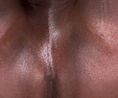 Discreet Male Escort with thick build and explicit preferences - Image 9