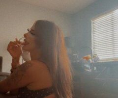 San Fernando Valley escorts - New Girl in town — Thick & Curvy outcall dates