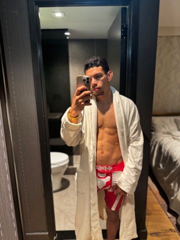 Brooklyn Hotel Straight Top — Younger Colombian Guy (XL) | Full Service - 1
