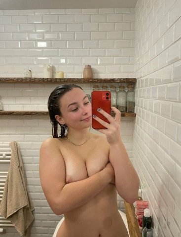 Seattle Female Escort — Bare Back, Anal, GFE + Car Dates - 1