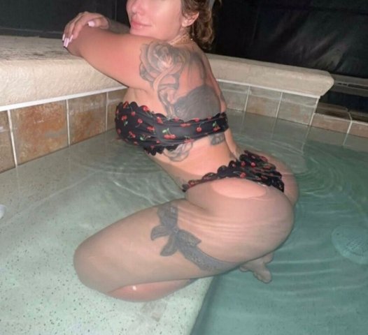 Chica femenina y coqueta en San Jose, California - 1