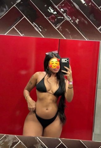 Bowling Green Latina Escort — affection-focused dates and encounters - 1