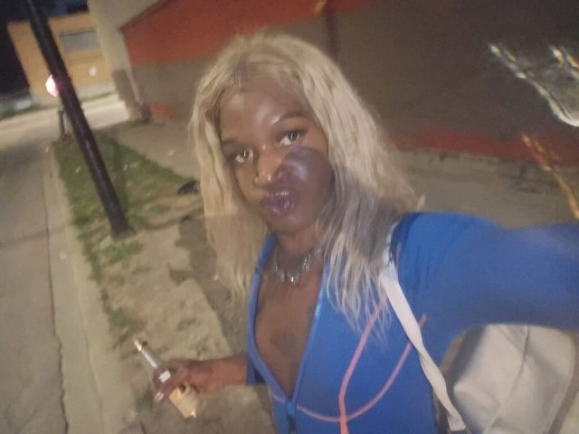 Cincinnati, OH Male Escort — Slim build, upscale vibe - 1