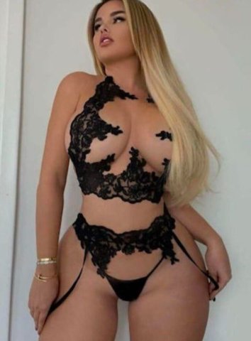 Jenny, Colombian Female Escort — BBJ 69 + Vaginal & Anal - 1
