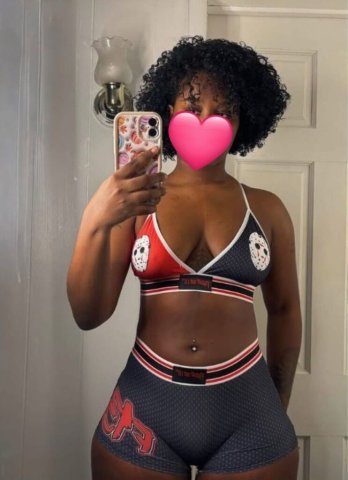Curvy Chocolate Coconut Escort in Baltimore, MD (Soft + Confident) - 1