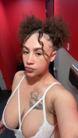 Seattle Outcalls — 24/7 Female Escort (OC Only) - 1