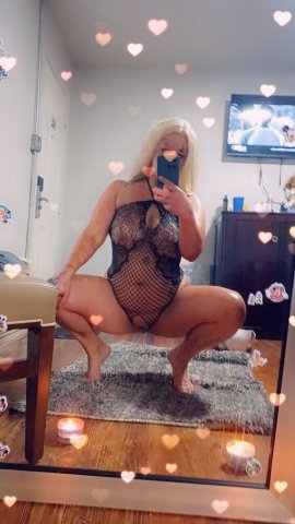 Little Rock Female Escort — Candle Show Fun - 1