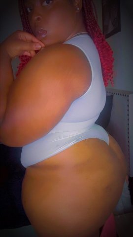 Pretty, thick & fun Tampa escort — new-to-city QV specials, HHR & BBJ - 1
