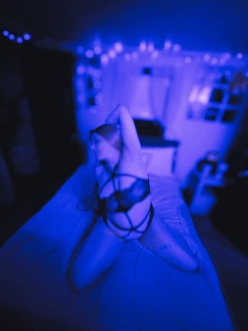 Tulsa Female Escort — Massage, Nails & Hair Play - 1