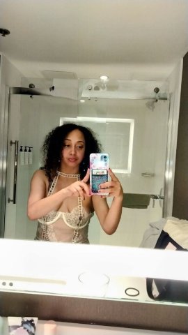 Oakland/East Bay CA Independent Massage Therapist (Outcalls Only) — Rare Racial Mix - 1