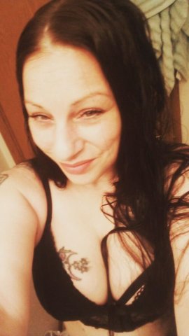 Sweetz — Discreet Curvy Female Escort for Private Evenings & Dinners (Seattle) - 1