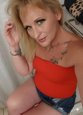 Hot Wet Adult Fun — Thick Chick Escort for Incalls in Bakersfield, CA - 1