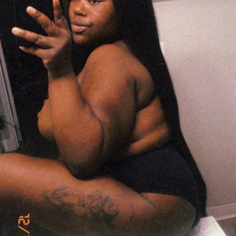 Long Beach Female Escort — CarPlay + Outcalls Only - 1