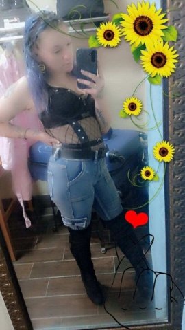Kayleigh — Fun-size Female Escort (New in Town) - 1