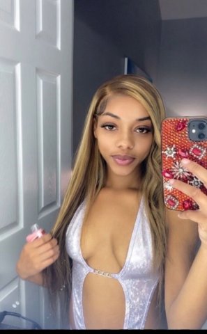 Petite 5'2 Escort (Incall/Outcall/Car Date) — Strip Tease & Lap Dances - 1