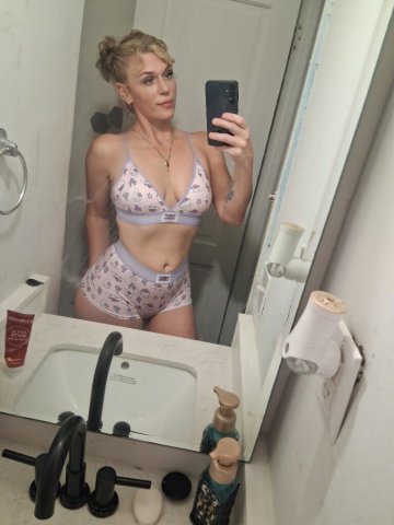 Columbia, SC Blonde Bombshell — Independent Female Escort - 1