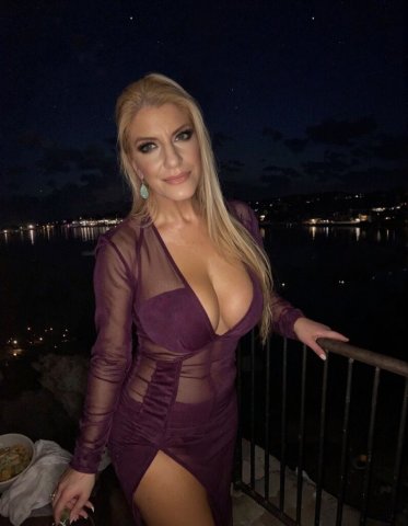 MILF Adult Pornstar — Robbye Bentley, Fort Lauderdale Week Special - 1