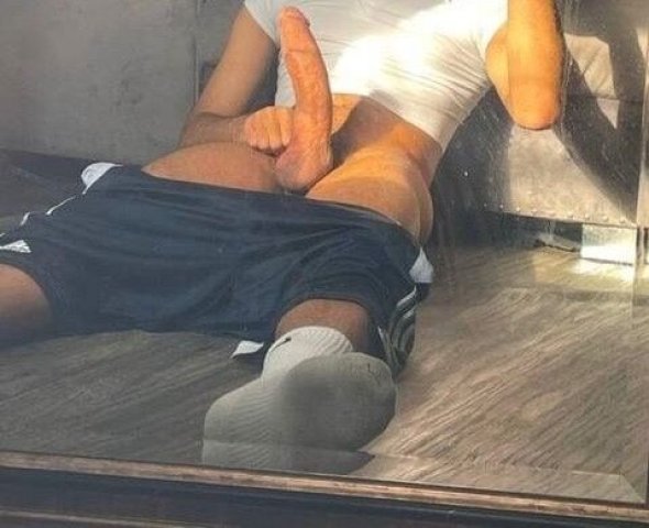 Detroit Male Escort — 9.5-inch Pipe, Massage & Cast Play - 1