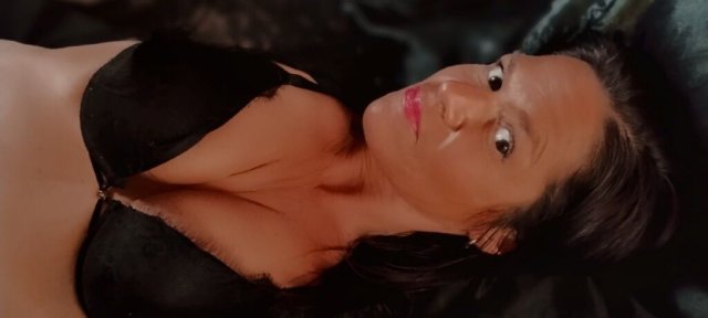 In-call private session in Phoenix (text-only scheduling) — escort in her forties - 1