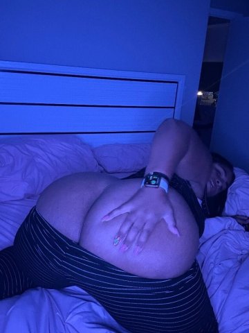 Orlando Super Soaker Vee — curvy natural butt and tits - 1