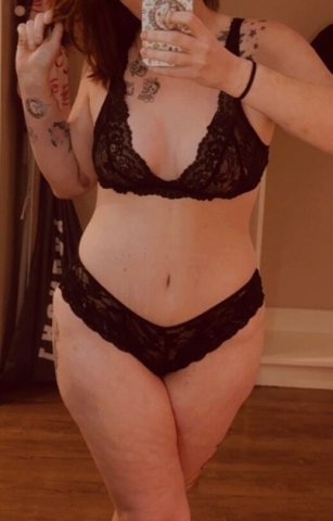 Tampa FL Tatted Curvy Redhead Green-Eyed Female Escort (Incall Only) - 1