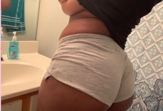 Louisville KY Incall Female Escort — thick titted, discreet booking (no outcalls) - 1