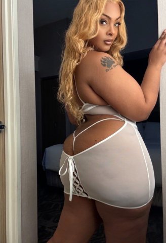 Denver Female Escort — Incall Weekdays & Exclusive Monthly Arrangements - 1