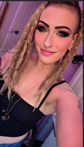 Phoenix Female Escort — Outcalls & Cardate Suite 27 - 1