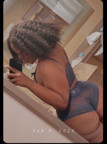 Dallas Outcalls — Petite, curvy Female Escort (safe & classy) - 1