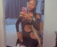 Little Rock Female Escort — Incalls, naked at the door - Image 3