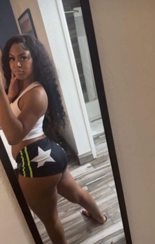 Orlando FL Sugar Daddy Content — FETISH-Friendly Young Thick Girl - 1