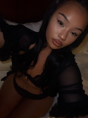 Greer BBW Female Escort — Fem-Dom, massages, smothering, worship, feet play, pegging - 1