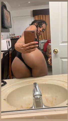 San Diego CA Petite Bombshell Female Escort — In/Outcall & Day Session - 1