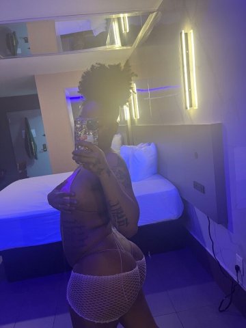 Seattle Female Escort — Sarah (21) for Incalls, Outcalls & Fetish - 1