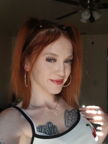 Petite Dallas escort with freckles, blue eyes & tattoos — video verified - 1