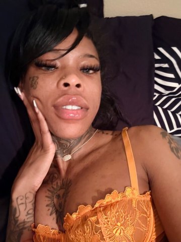 Petite Juicy Lips Female Escort (1 Night Only) — Denver, CO - 1
