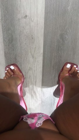 Long Beach Female Escort — discreet FaceTime verification - 1