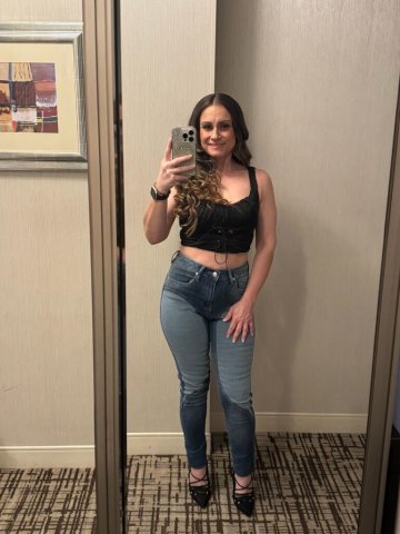 Savannah (Petite Brunette Spinner) — Reno Escort 44 - 1