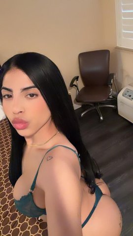 Linda Latina sensual — servicio de sexo y garganta profunda - 1