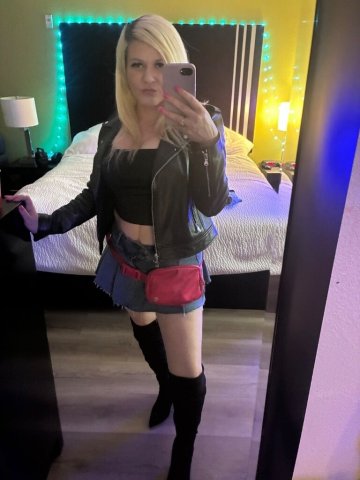 Blonde Southern Belle Female Escort — Face Time & Content - 1