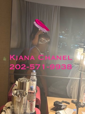 Manhattan Chocolate Goddess Escort — Natural, No BBL, Dinner Dates & Overnights - 1