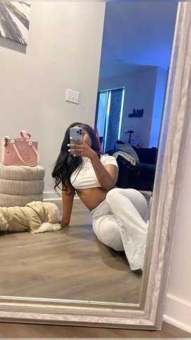Albuquerque Female Escort — Pretty petite bombshell, 40+ - 1